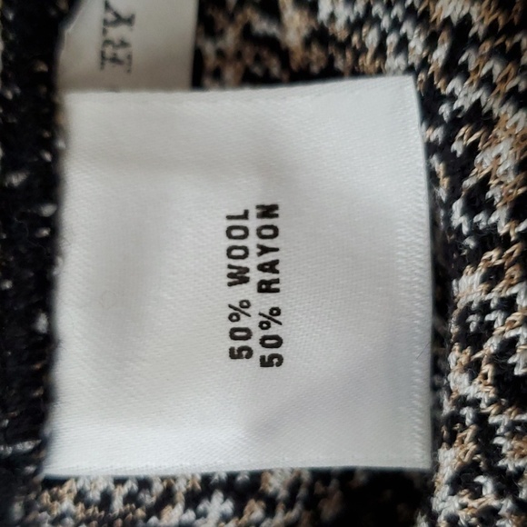 St. John Sport Tiger Bomber Wool Blend Sweater Jacket sz M - Picture 6 of 6